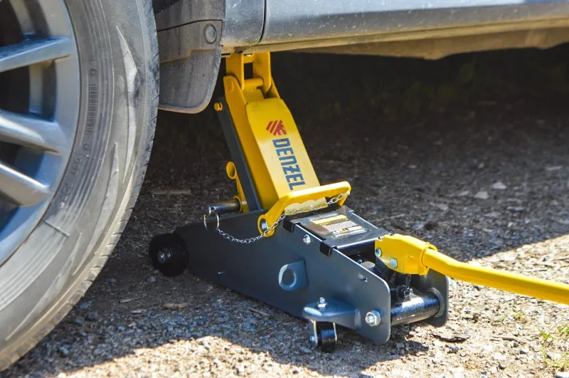 Обзор: Подкатной гидравлический домкрат Denzel