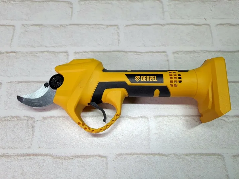 Обзор аккумуляторного секатора Denzel CP-30
