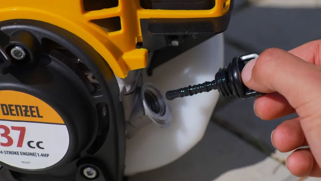 Топливная смесь на щупе .png