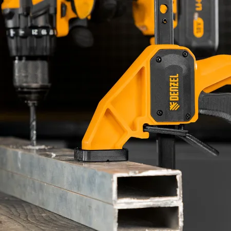 Струбцина DENZEL F-образная, быстрозажимная, 150 х 80 мм, усиленный нейлоновый корпус