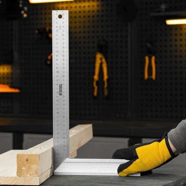 Угольник DENZEL 32398 400 мм, нержавеющая сталь, градуировка, алюминиевое основание