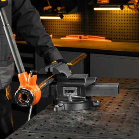 Тиски слесарные DENZEL BVH-150, 150 мм, поворотные, стальная направляющая, с наковальней