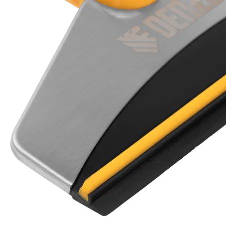 Скребок для удаления льда с водосгоном, усиленный, удлиненный Denzel