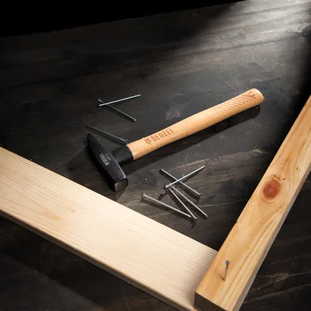 Молоток слесарный DENZEL 400 г, кованый квадратный боек, буковая рукоятка