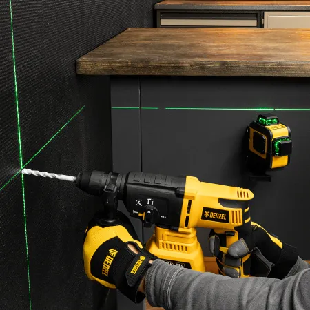 Лазерный уровень мультипризм. DENZEL LXI 360-2 Green, 30 м, 520 нм, акк. Li 2800 mAh, резьба 1/4"