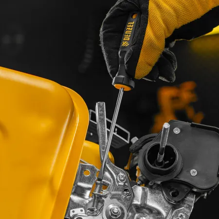 Отвертка DENZEL SL4х100 мм, CrV, трехкомпонентная рукоятка