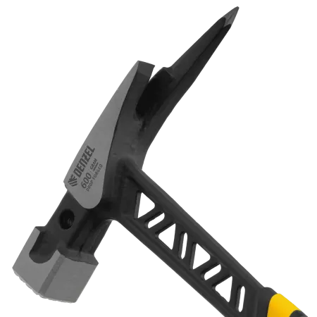 Молоток кровельщика DENZEL 600 г, цельнокованый, боек с магнитом, двухкомп. обрезин. рук-ка