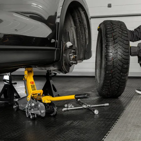 Домкрат гидравлический DENZEL подкатной с фиксатором, 2 т, 130-330 мм