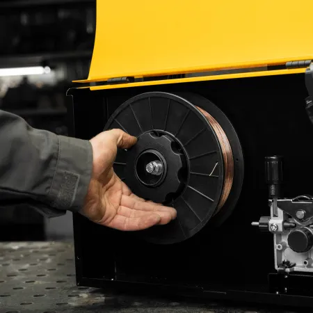 Аппарат инвертор DENZEL. полуавтомат. cварки IMIG-205SDR, 200 А, ПВ 60%, катушка 5 кг