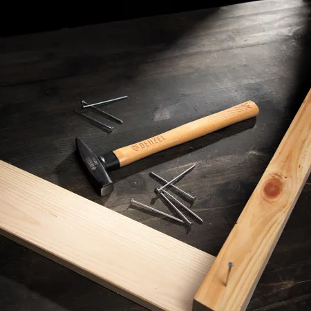 Молоток слесарный DENZEL 300 г, кованый квадратный боек, буковая рукоятка