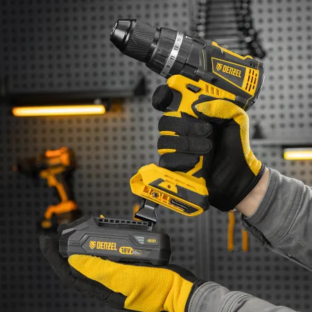 Дрель-шуруповерт аккумуляторная ударная бесщет DENZEL CIDB-IB-18-02, Li-Ion, 18 В, 2 акк.