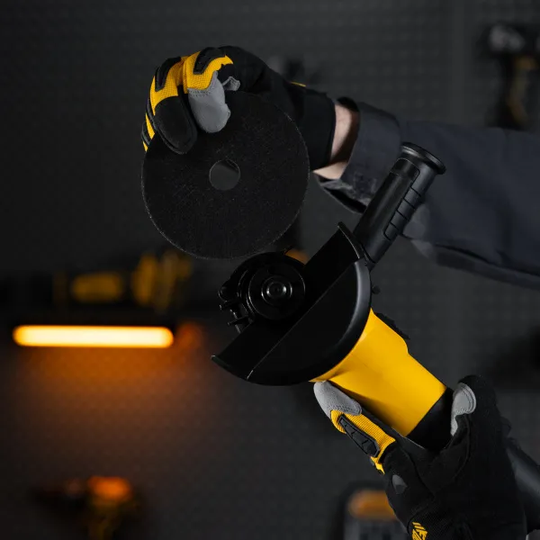 Машина шлифовальная угловая DENZEL AGD125-1000, 1000 Вт, 125 мм, 3000-10000 об/мин