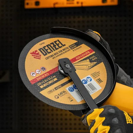 Круг отрезной по металлу DENZEL 73792, 230 x 2 x 22.2 мм