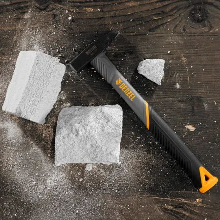 Молоток слесарный DENZEL 200 г, кованый, фибергласовая  рукоятка c TPR покрытием