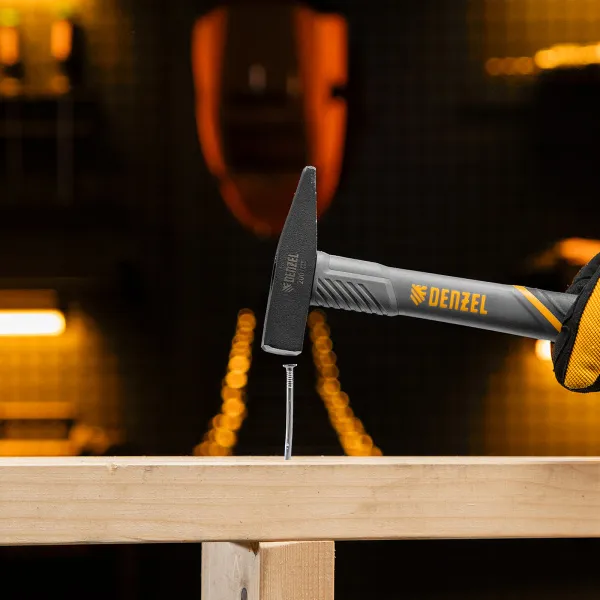 Молоток слесарный DENZEL 200 г, кованый, фибергласовая  рукоятка c TPR покрытием