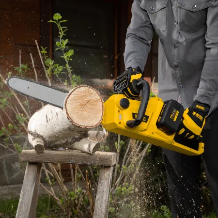 Аккумуляторная цепная пила DENZEL RCS400-36, Li-ion, 36 В, 4 Ач, шина 400 мм, бесщеточная