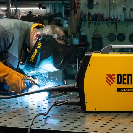 Аппарат инвертор DENZEL. полуавтомат. cварки IMIG-185SDR, 180 А, ПВ 60%, катушка 5 кг