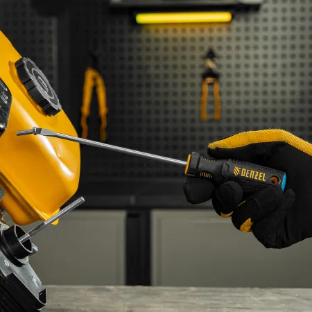 Отвертка DENZEL SL6x150 мм, CrV, трехкомпонентная рукоятка