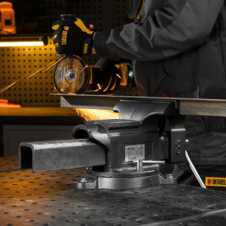 Тиски слесарные DENZEL BVH-200, 200 мм, поворотные, стальная направляющая, с наковальней