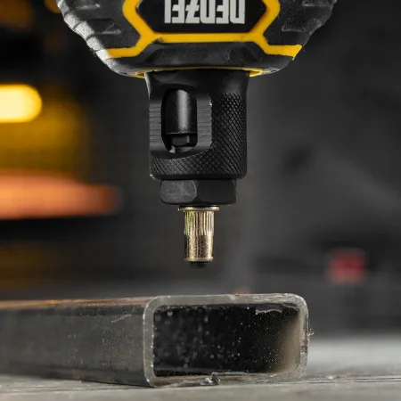 Заклепки резьбовые DENZEL стальные, оцинкованные, М5, пластиковый кейс, 100 шт.