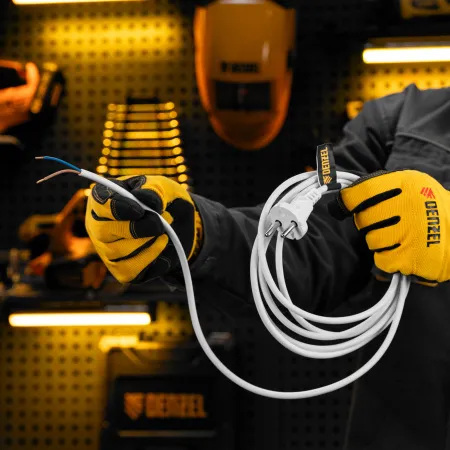 Шнур сетевой Energy Series DENZEL, ПВС, 3 м, 2 x 1 мм, с неразборной вилкой, белый