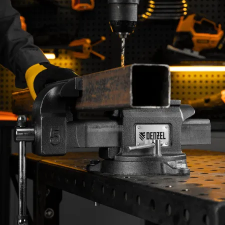 Тиски слесарные DENZEL BVH-125, 125 мм, поворотные, стальная направляющая, с наковальней