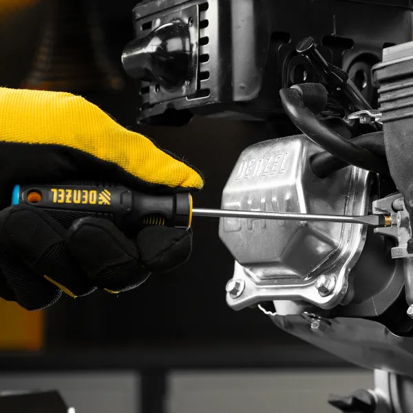 Отвертка DENZEL SL4х100 мм, S2, 3к рукоятка