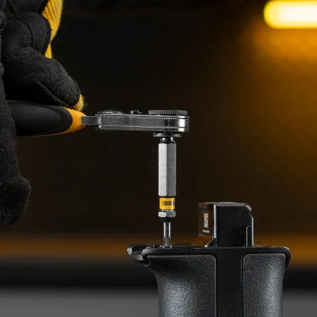 Ключ-трещотка DENZEL для бит 1/4", 52 зуба, CrMo, адаптер для торцевых головок