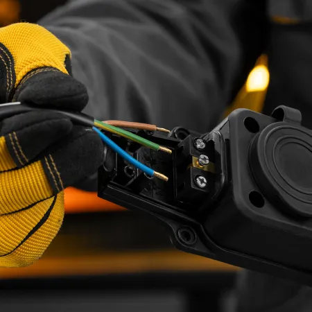 Шнур сетевой Energy Series DENZEL, ПВС, 3 м, 3 x 1,5 мм, с неразборной вилкой, черный