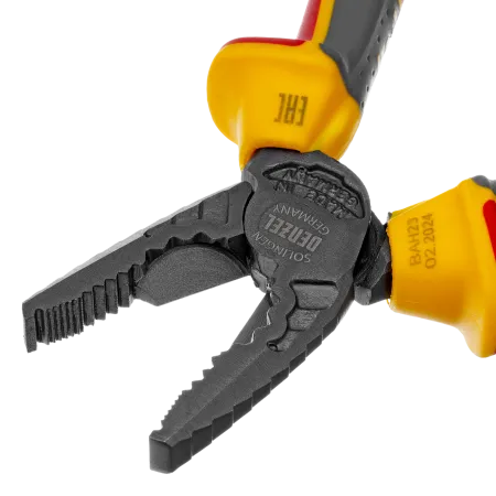 Плоскогубцы комбинированные DENZEL диэлектрические трехкомпонентные рукоятки до 1000 В, 180 мм
