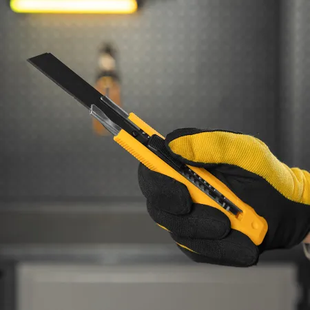 Нож DENZEL 18 мм, сменное лезвие, SK4, метал. направляющая, клипса, нажимной фиксатор