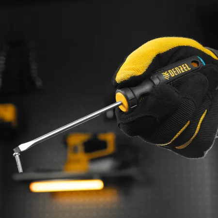 Отвертка DENZEL SL4х100 мм, S2, 3к рукоятка