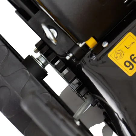 Газонокосилка аккумуляторная бесщеточная RLM450-36, Li-ion, 36 В, 4 Ач, 450 мм, травосборник 40 л Denzel