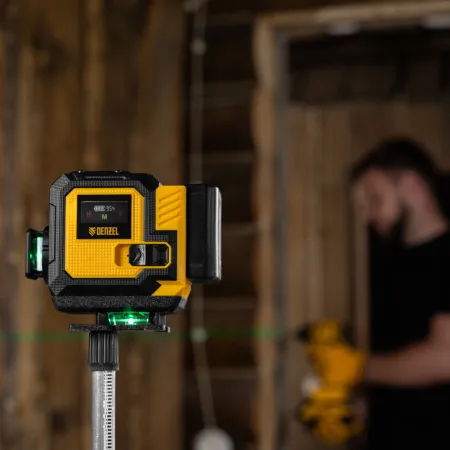 Лазерный уровень мультипризменный DENZEL DLV-360-3C, 30 м, зеленый луч, Li-Ion 2,4 Aч, кейс