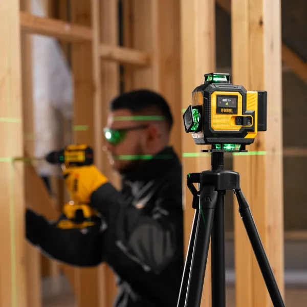 Лазерный уровень мультипризменный DENZEL DLV 360-4T, 30 м, зеленый луч, Li-Ion 2,4 Aч, штатив