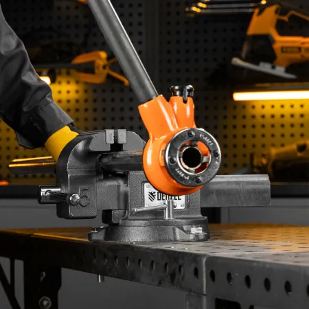 Тиски слесарные DENZEL BVH-125, 125 мм, поворотные, стальная направляющая, с наковальней