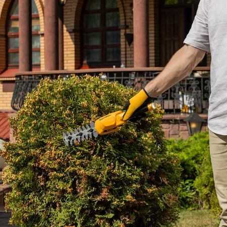 Ножницы-кусторез DENZEL G411 с аккумулятором 3.6В Li-Ion 1.5 Ач