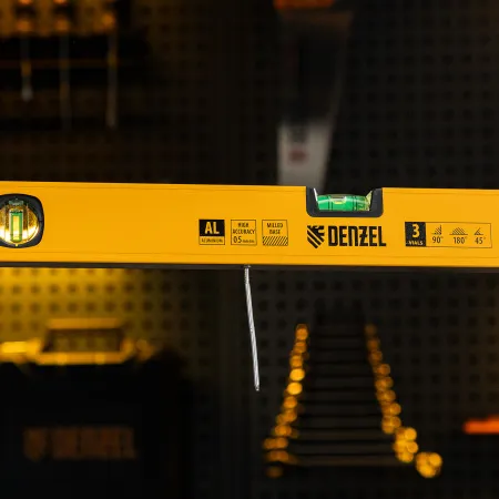 Уровень алюминиевый DENZEL магнит., фрезерованный, 3 глазка (1 зеркал.), 0,5 мм/м, 600 мм