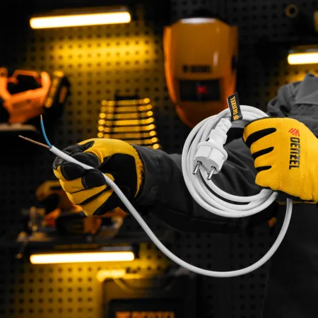 Шнур сетевой Energy Series DENZEL, ПВС, 3 м, 2 x 1,5 мм, с неразборной вилкой, белый