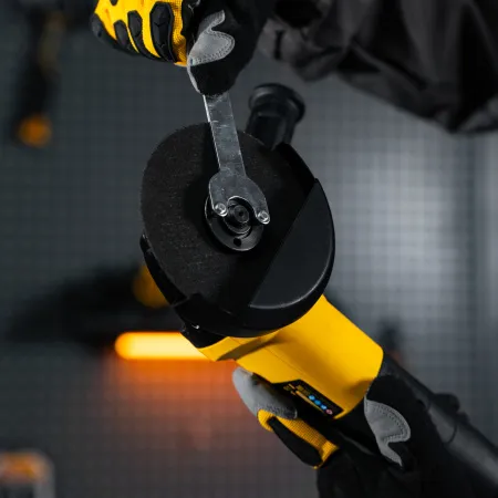 Машина шлифовальная угловая DENZEL AGD125-1000, 1000 Вт, 125 мм, 3000-10000 об/мин