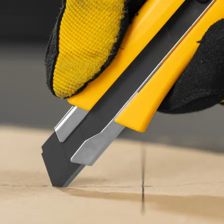 Нож DENZEL 18 мм, сменное лезвие, SK4, метал. направляющая, винтовой фиксатор