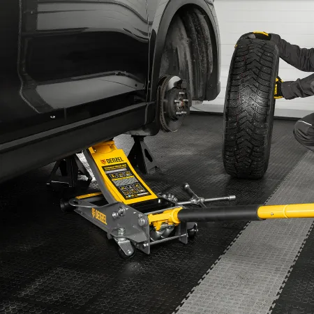 Домкрат гидравлический подкатной DENZEL 3 т, 75-500 мм, быстрый подъем, низкий подхват, проф.