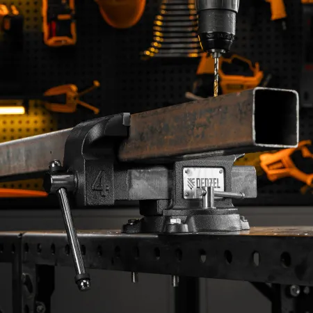 Тиски слесарные DENZEL BVH-100, 100 мм, поворотные, стальная направляющая, с наковальней