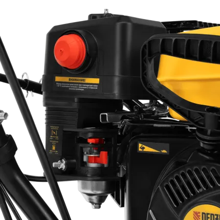 Гибридная снегоуборочная машина DENZEL с функц. подметания SWB-800, 212 сс, руч. старт, 2 насадки