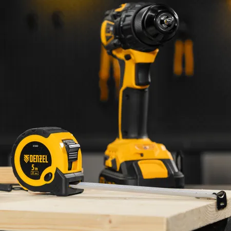 Рулетка DENZEL 5м х 25мм, двухкомп. корпус, кнопка-пауза
