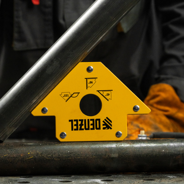 Фиксатор магнитный для сварочных работ DENZEL 97553, усилие 50 Lb