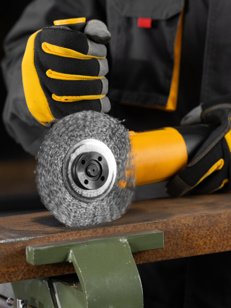 Щетка для УШМ DENZEL 746563, 125 мм, «плоская», витая нержавеющая проволока 0.3 мм, посадка 22.2 мм