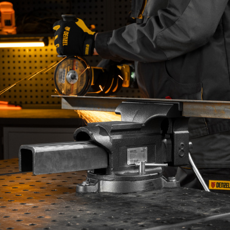 Тиски слесарные DENZEL BVH-200, 200 мм, поворотные, стальная направляющая, с наковальней