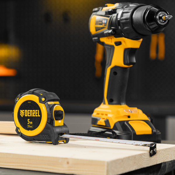 Рулетка DENZEL 31521 5м х 19мм, автоматич. фиксац., нейлон. покрытие, магнит. зацеп, двухстор. разметка