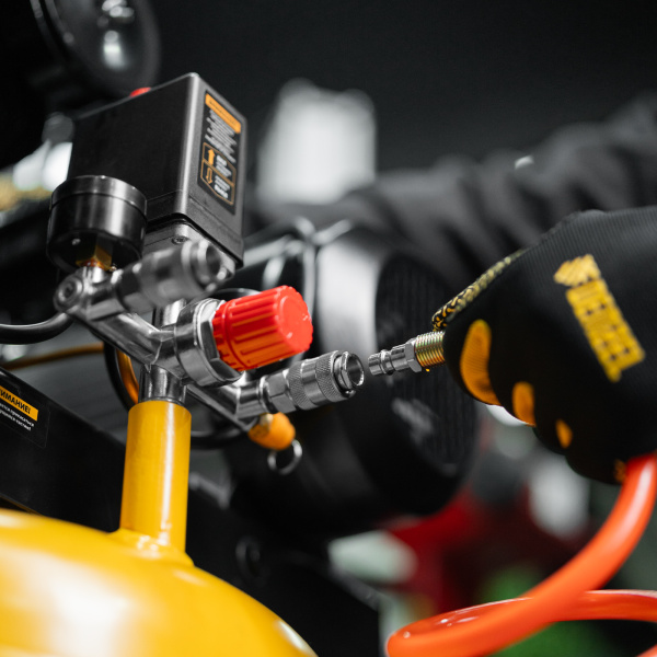 Компрессор воздушный DENZEL BCV2200/100V, 2.3 кВт, ременный привод, 100 литров, 440 л/мин